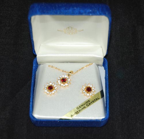 Star Shaped Pendant Necklace w/ Matching Earrings Red Crystal